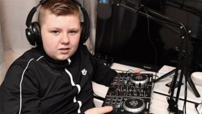 【イギリス過ぎるニュース】マンチェスターの12歳のDJ のCael Bell君、自身が通うミッション系の学校のトイレでレイヴを開催、違法レイヴさながらSnapchatでイベント告知