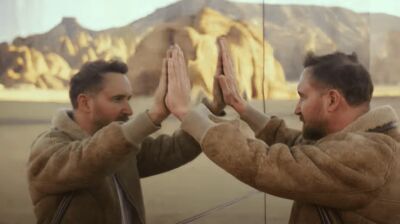 最近パパになったばかりのレジェンドDavid Guetta (デヴィッド・ゲッタ) 、サウジアラビアの砂漠で撮影された最新コンセプト「The Monolith」のライブセットをYouTubeに投稿