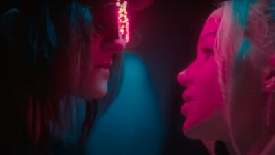 【LGBTQ+ ハッピー・プライド月間】REZZ（レズ）の新曲 "Taste of You" のMVが公開！フィーチャリングのDove CameronとMV内で濃厚キスを披露