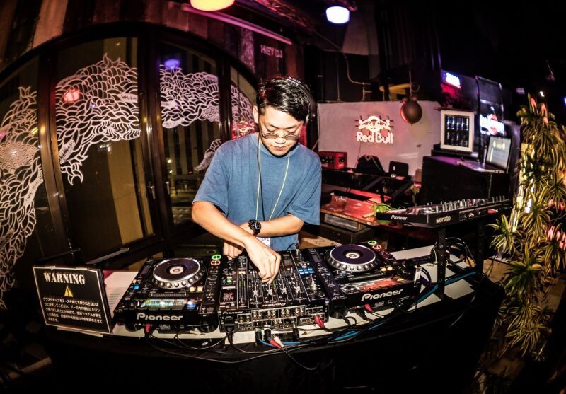 DJ hirazo