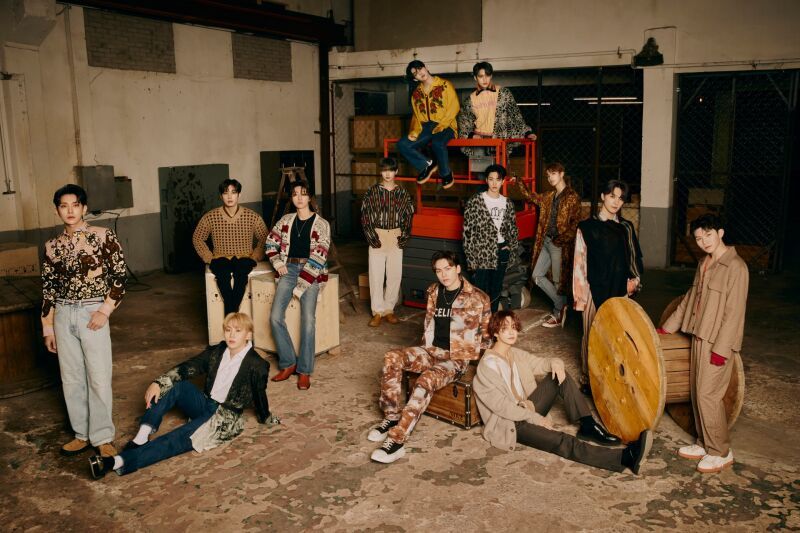 SEVENTEEN 2021 JAPAN SPECIAL FANMEETING 'HARE'