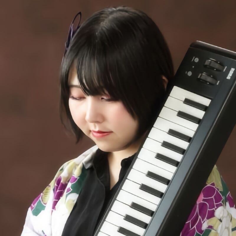 壷村なでし子