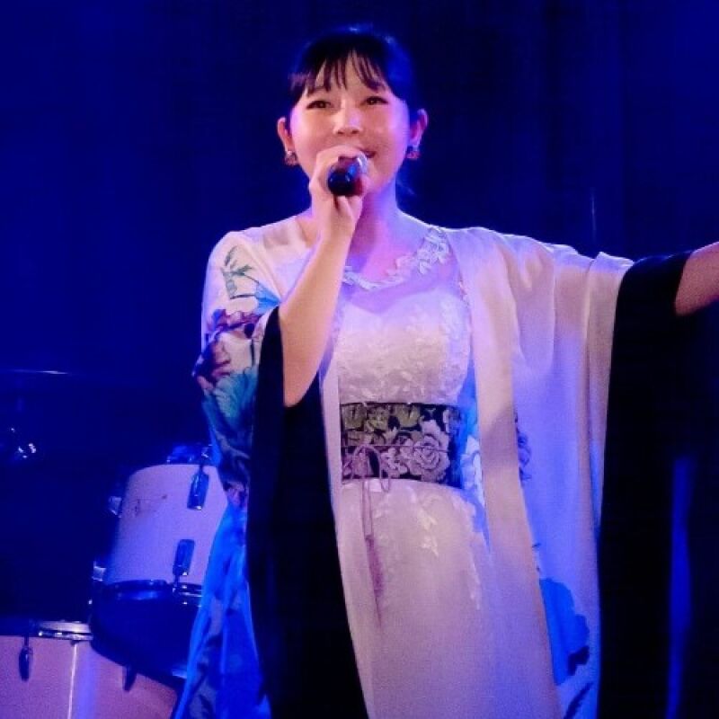 壷村なでし子