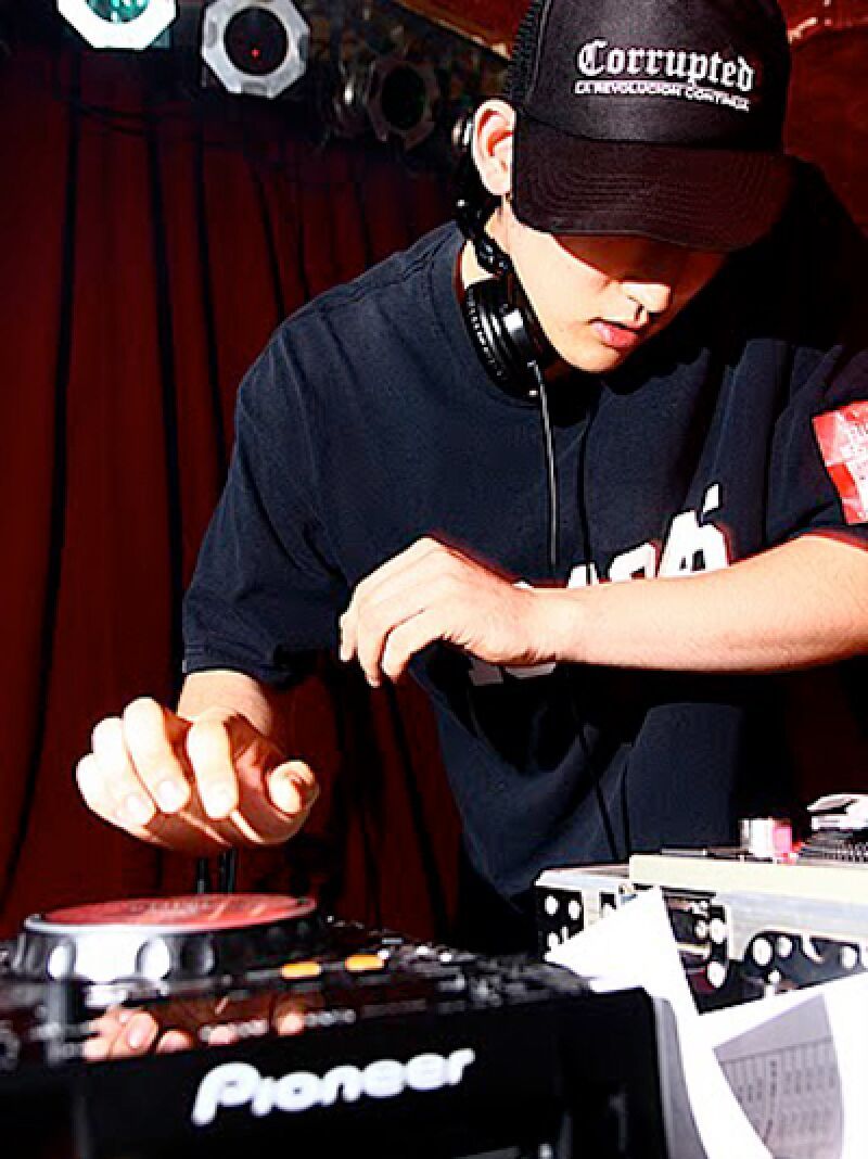 DJ WILD PARTY